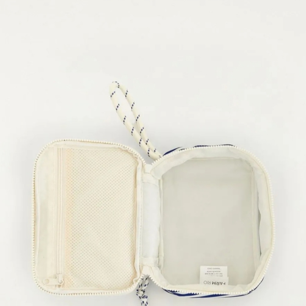 FARM Rio "Xero Destino Tropical" Toiletry Bag Off White #perfect gift NWT - Picture 10 of 10